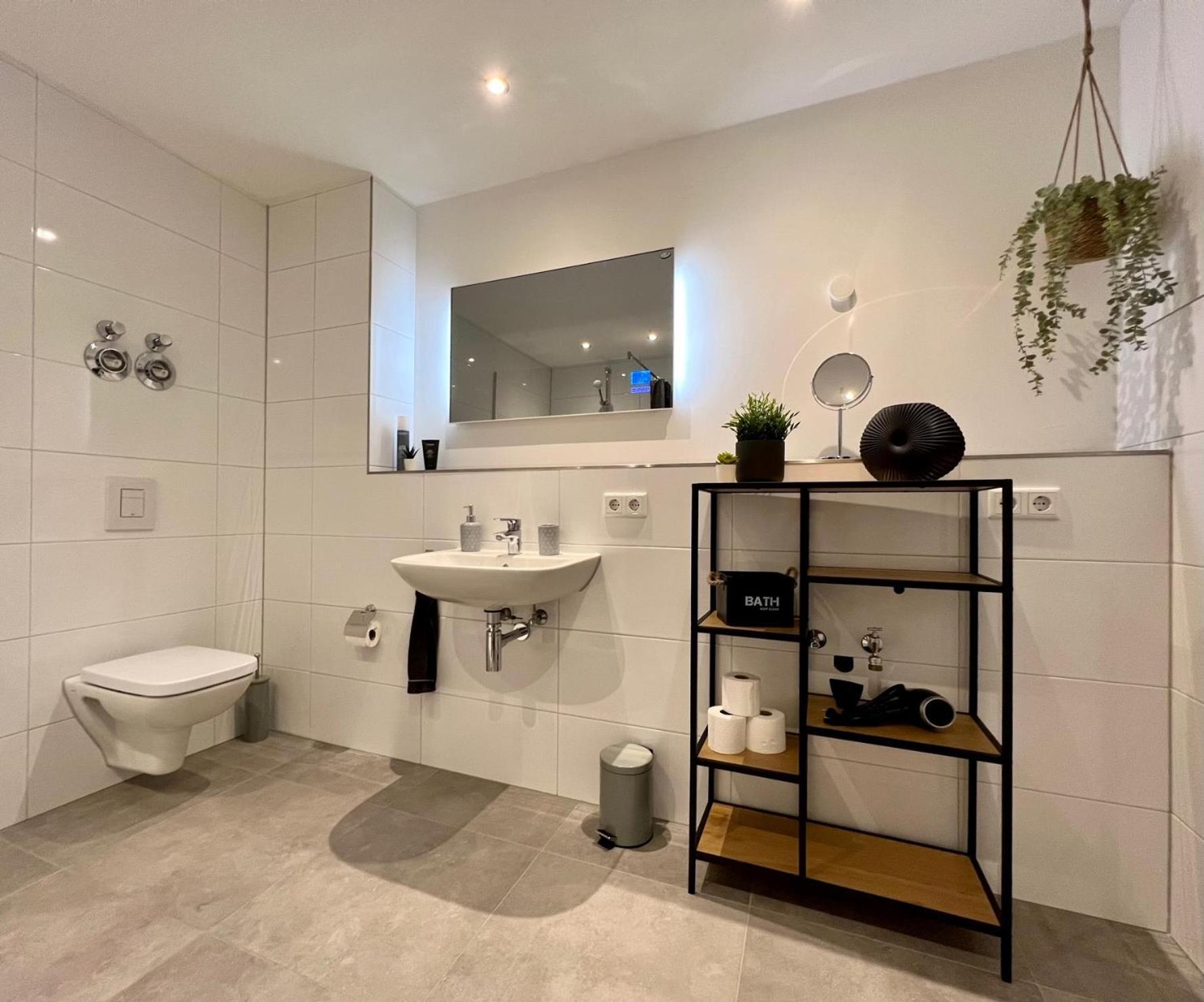 Piso Superior - Exklusives Apartment An Der Promenade Mit Rheinsicht & Loggia Эммерих Экстерьер фото